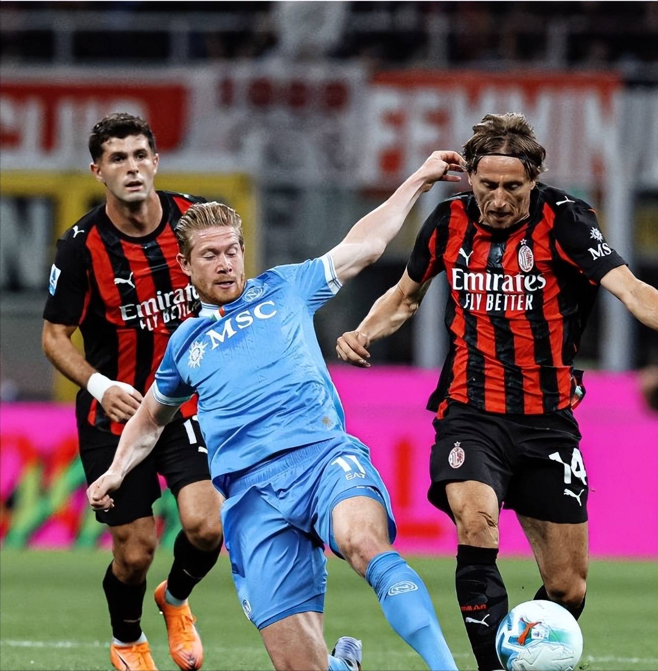 包含赛前意甲传出新动向，国际米兰战术微调，管理层表态：压力陡增，团队化学反应显著的词条