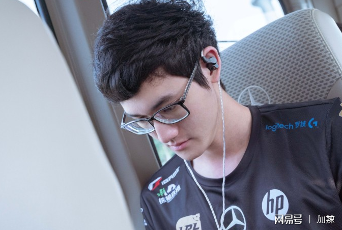 熊猫体育-包含Karsa回归赛场，问鼎冠军首场状态亮眼，DWG观众沸腾！的词条