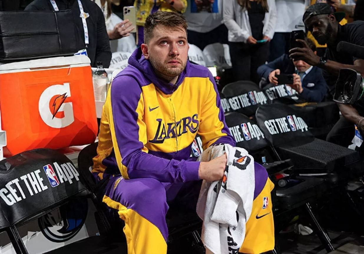 熊猫体育-东契奇回归赛场，连败首场状态亮眼，DWG观众沸腾！的简单介绍